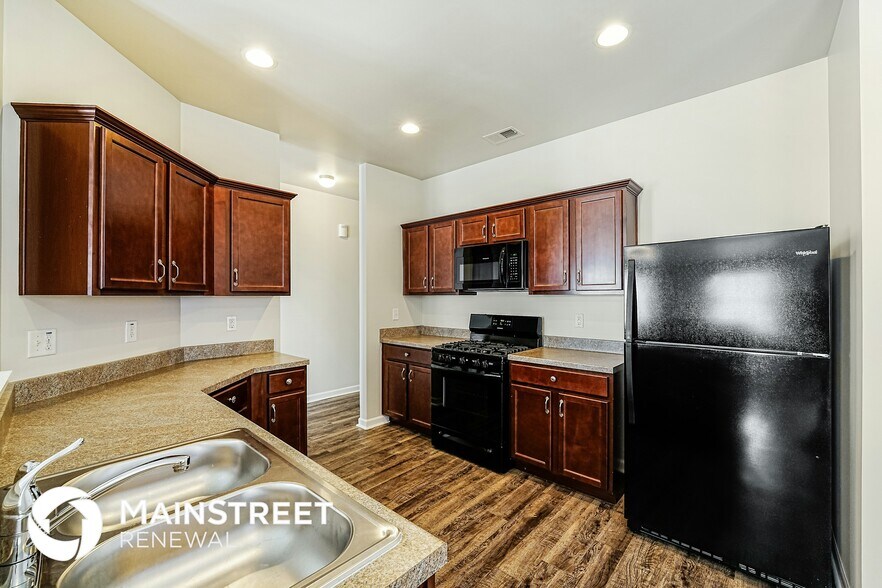Building Photo - 331 Woodland Trl