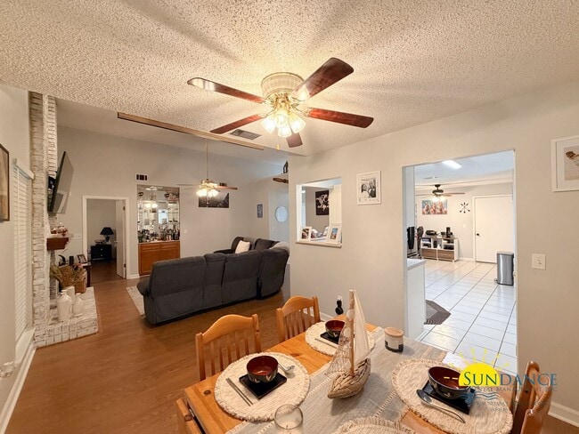 Building Photo - Charming 3BR Home in Mary Esther Near Hurlburt Field!