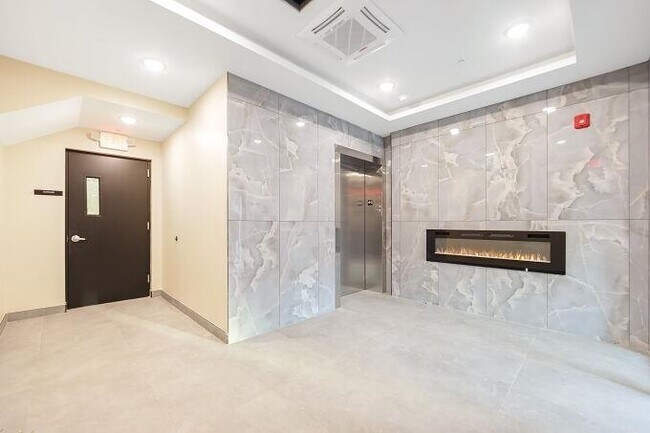 Building Photo - 304 61st St