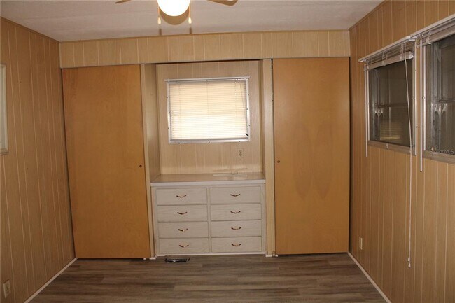 Building Photo - 204 50th Ave Dr W