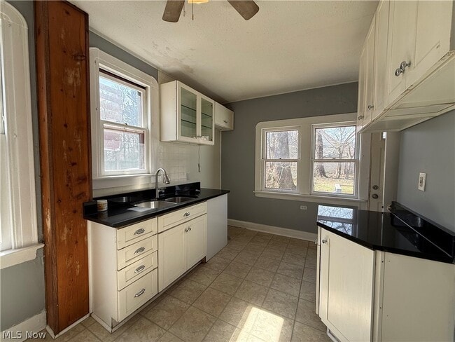 Building Photo - 3860 W 37th St