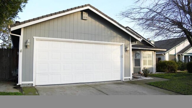 Building Photo - 7607 Harmony Oaks Way