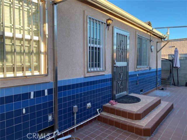 Building Photo - 301 Marguerita Ave