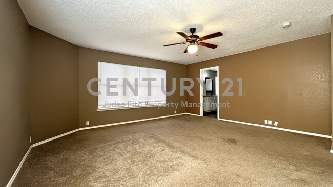 Building Photo - Beautiful 2-Story 4/2.5/2 in Saginaw For R...