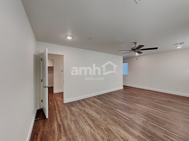 Building Photo - 302 Palazza Reserve Pl