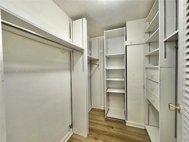 Building Photo - 9175 SW 77th Ave