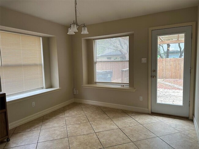 Building Photo - 706 Luke Ln