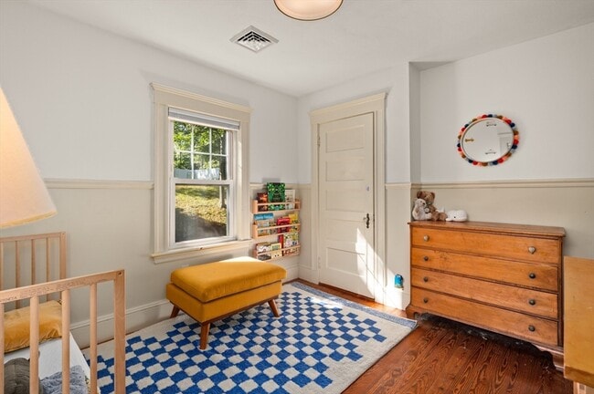 Building Photo - 32 Charles St