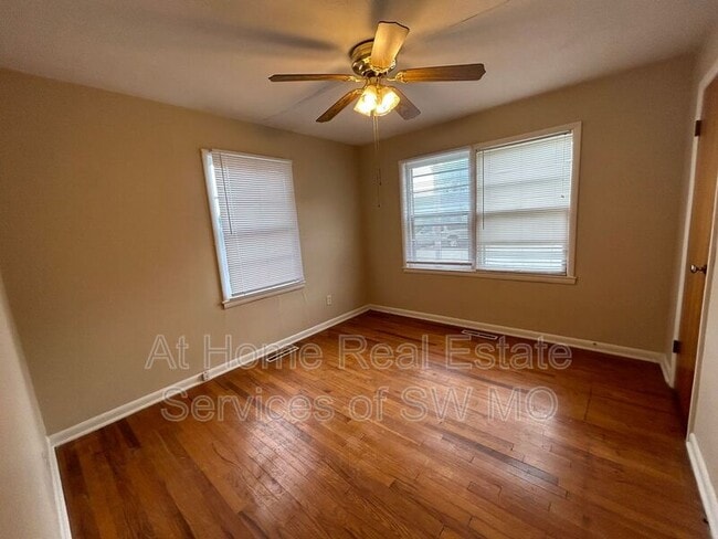 Building Photo - 306 W Lindberg St