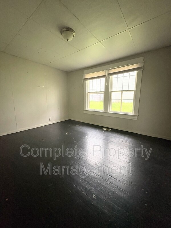 Building Photo - 4029 44th Ave N