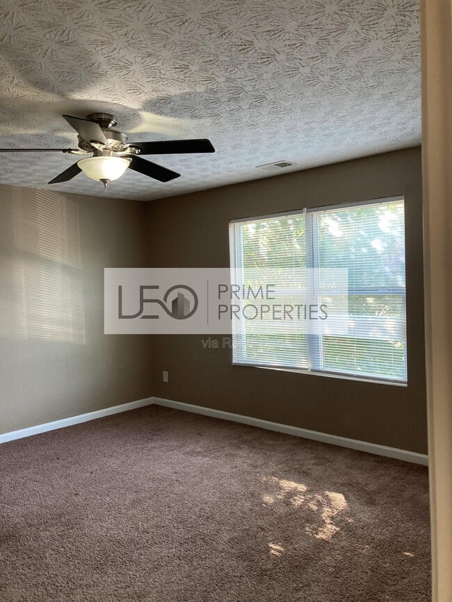 Building Photo - 7201 Fairington Ridge Cir