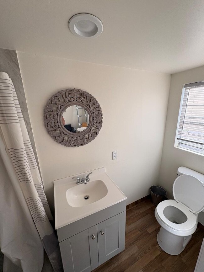 Building Photo - 1720 Main St