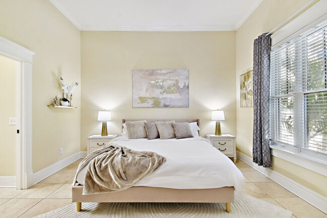 Building Photo - 607 S Orleans Ave