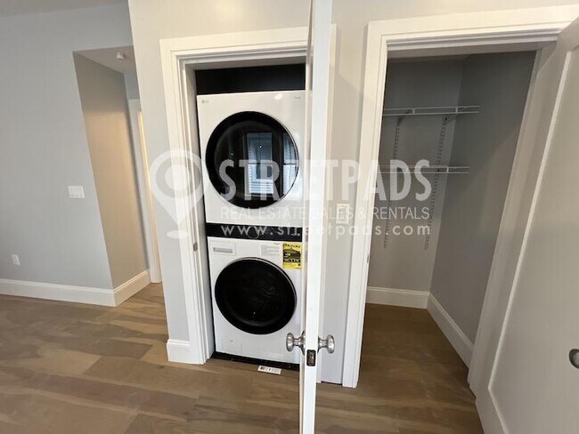 Building Photo - 3 bedroom in Boston MA 02135