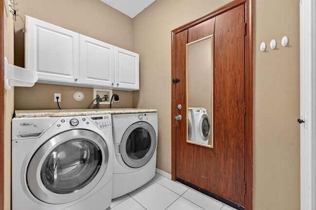 Building Photo - 6249 NW 78th Manor