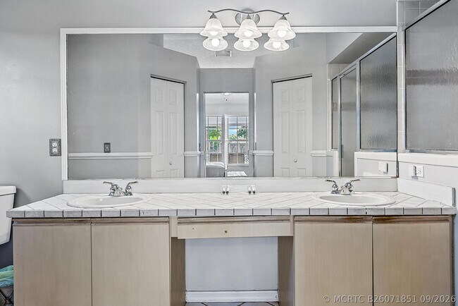 Building Photo - 414 SW Lairo Ave