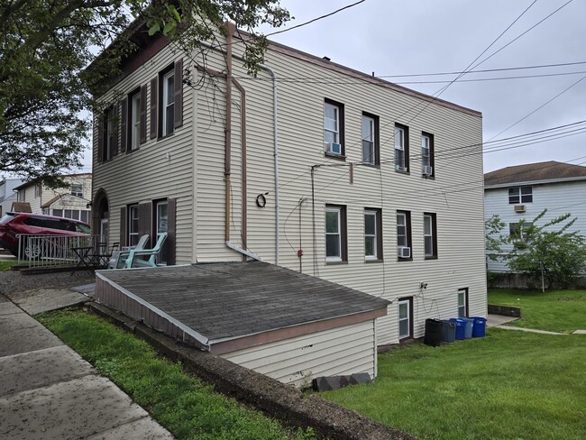 Building Photo - 242 Westminster Pl