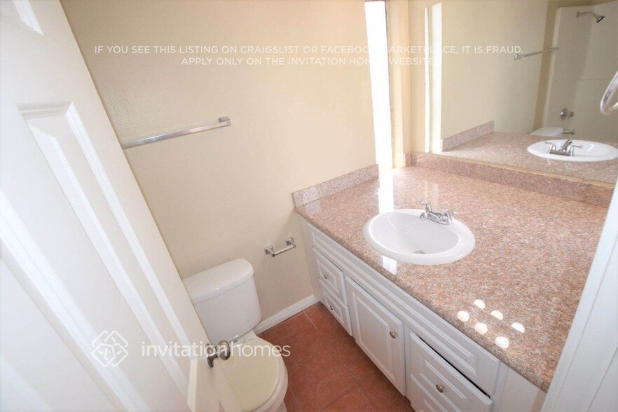 Building Photo - 27394 Rustic Ln