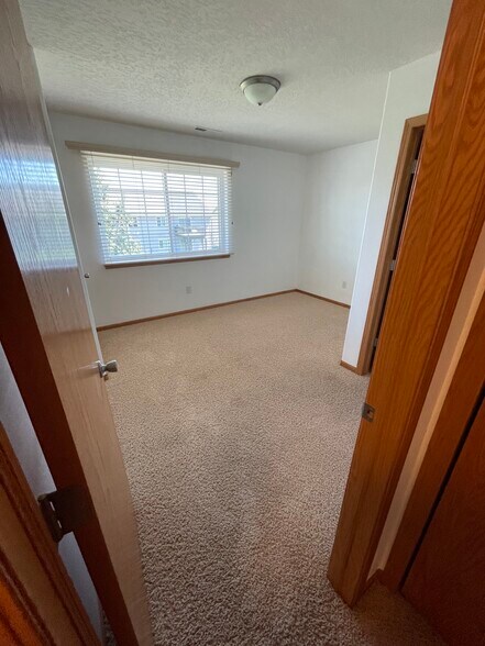 Second bedroom - 152 Alydar Dr