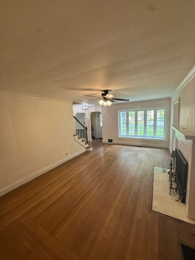 Building Photo - 3821 Staunton Ave SE