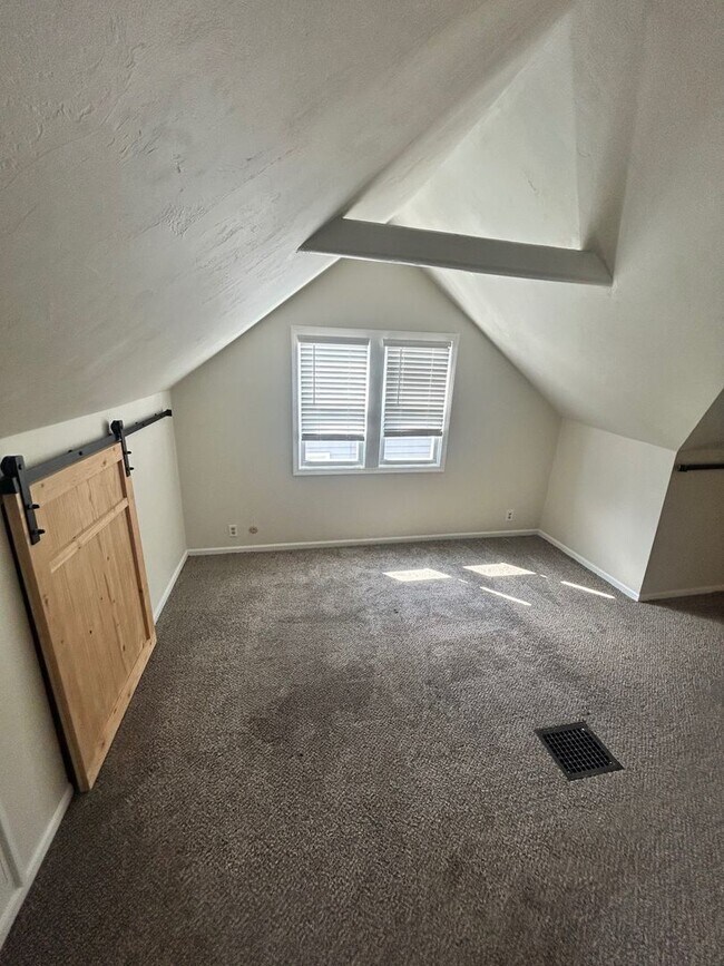 Building Photo - 1543 Gladstone Dr SE