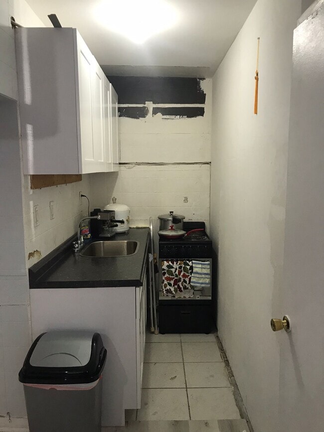 Newly Remodelled Kitchennette 02 - 1380 Seaview