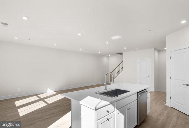 Building Photo - 21764 Dollis Hl Ter