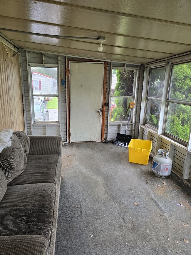 Building Photo - 350 Sandy Brook Dr