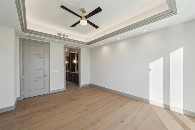 Building Photo - 1717 Bissonnet St