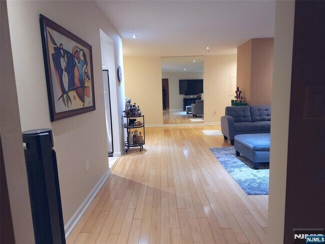 Building Photo - 8915 Bergenwood Ave