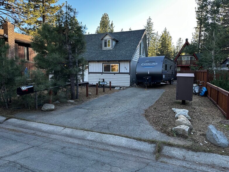 Building Photo - 910 Creekwood Dr