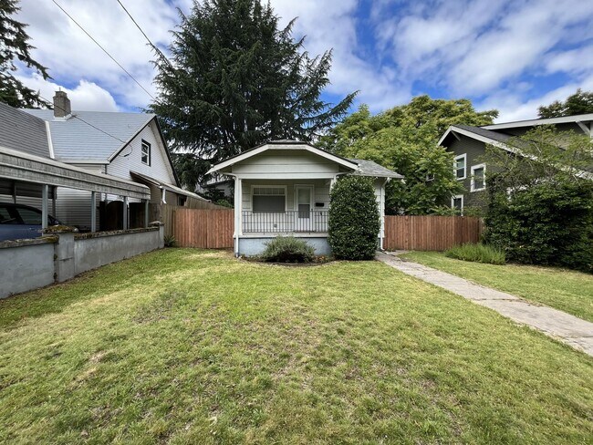 Building Photo - Bright and Open Home with Flexible Living Spaces and an Expansive Backyard