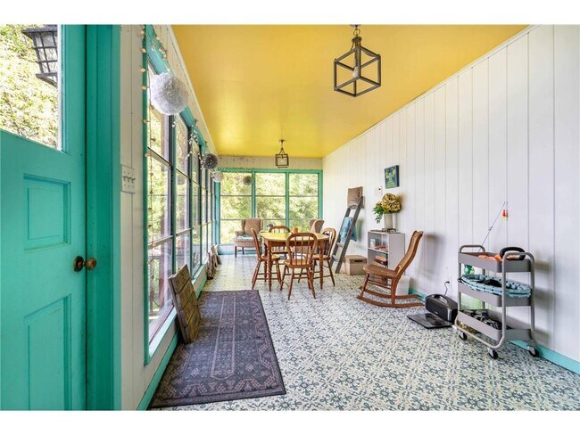 Building Photo - 1409 Hoot Lake Dr