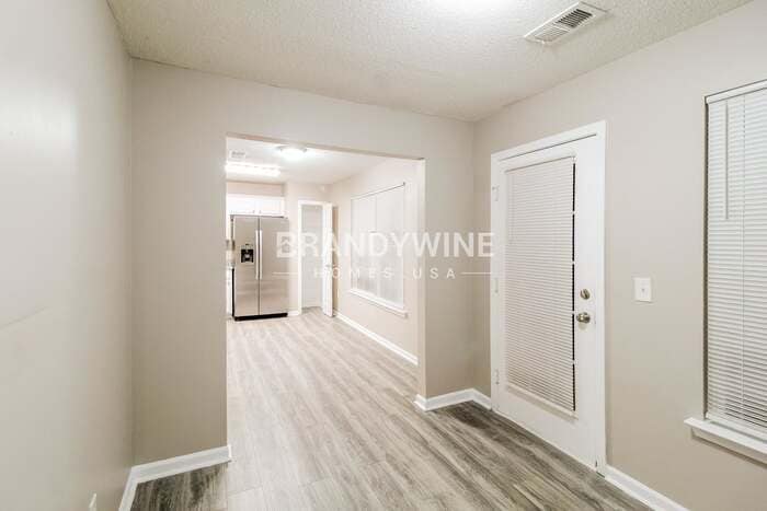 Building Photo - 204 Lossie Ln