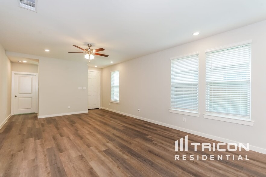 Building Photo - 2517 Dulaney Dr