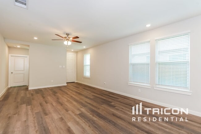 Building Photo - 8017 Brookhaven Dr