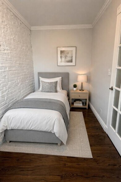 Building Photo - 410 E 13th St