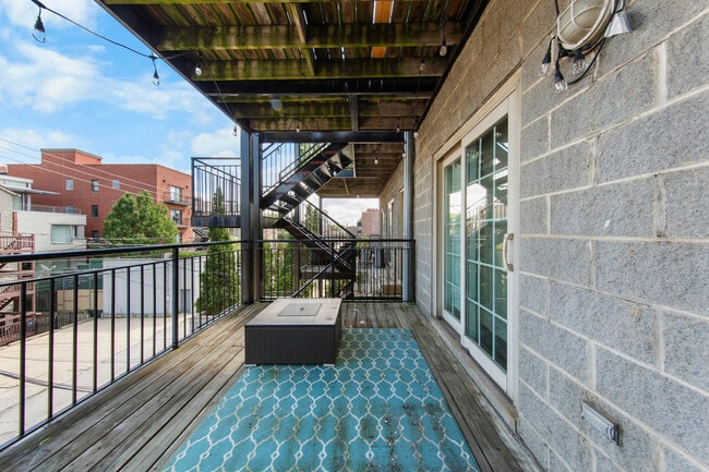 Building Photo - 1521 N Ashland Ave