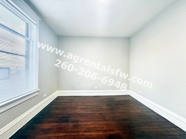 Building Photo - 3 Bedroom House