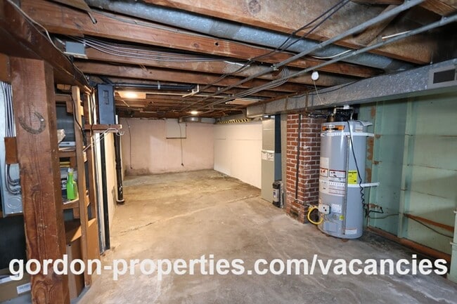 Building Photo - Saint Helens OR - newly renovated 1 bedroom apartment