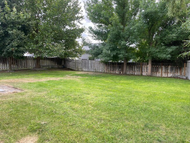 Building Photo - 1703 Fairway Dr NE