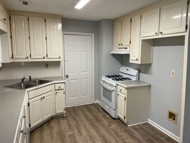 Building Photo - 12 Thomas Crossing Dr