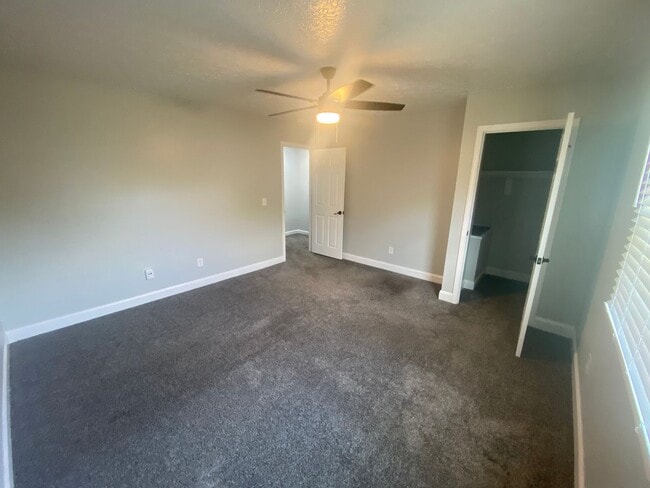 Building Photo - 3250 Summerhill Ln