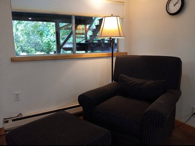 Comfortable reading TV chair - 8008 149th St NW