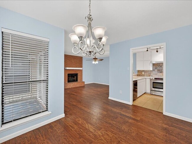 Building Photo - 2 bedroom 2bathroom Duplex Arlington 76017