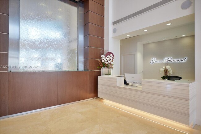 Building Photo - 4775 Collins Ave