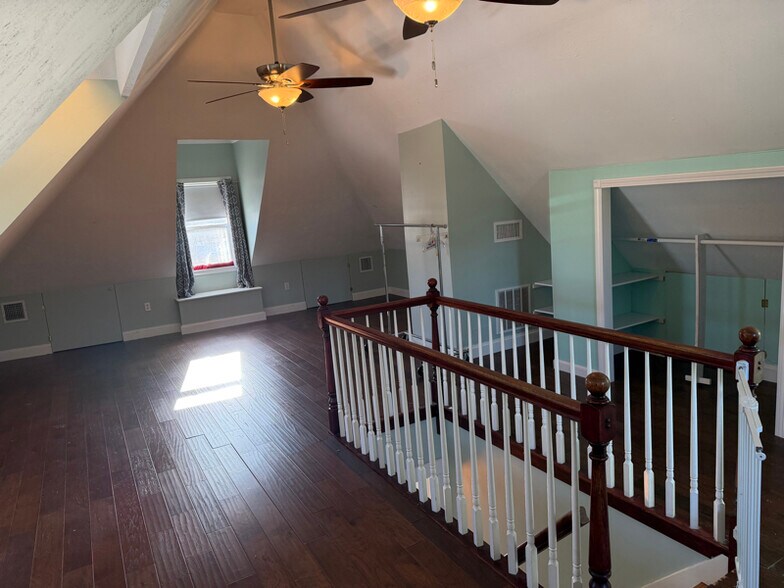 Building Photo - 89 Monroe St