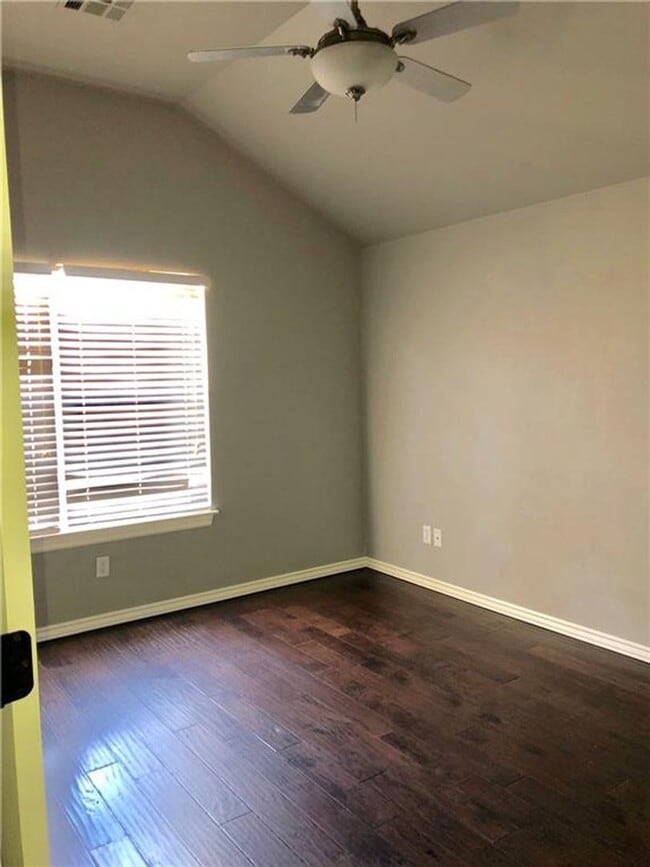 Building Photo - 1717 Tara Dr