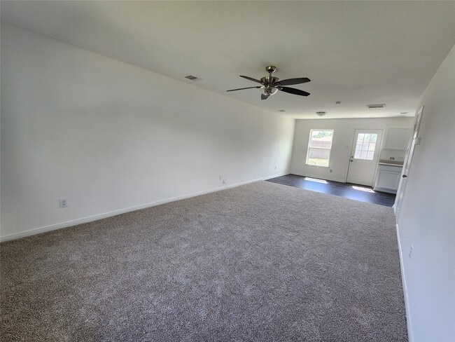 Building Photo - 207 Branch Cir