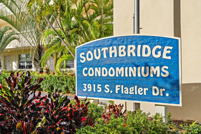 Building Photo - 3915 S Flagler Dr